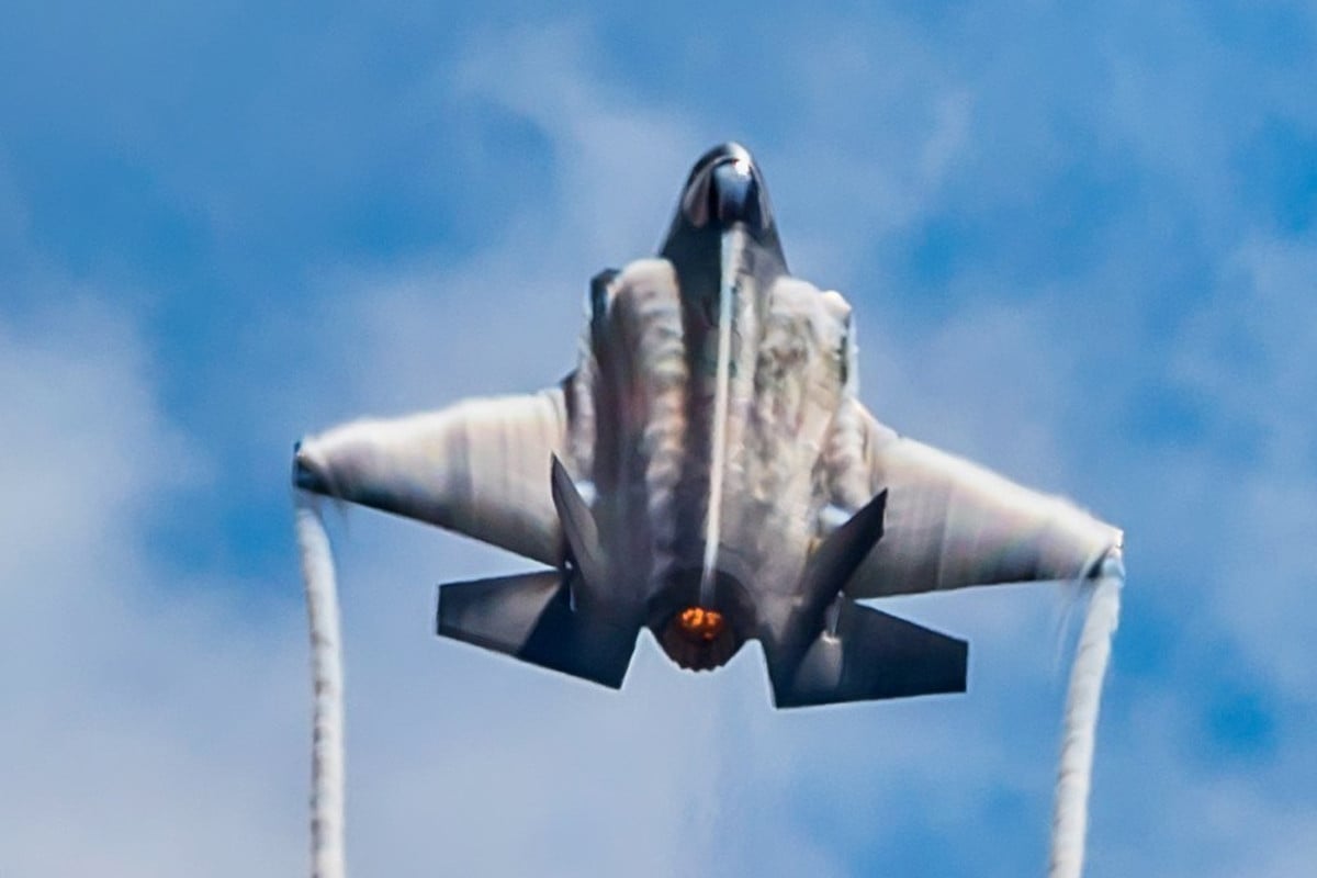 ‘দাম্ভিক’ ইসরায়েল-আমেরিকাকে মাটিতে টেনে নামাচ্ছে ইরান