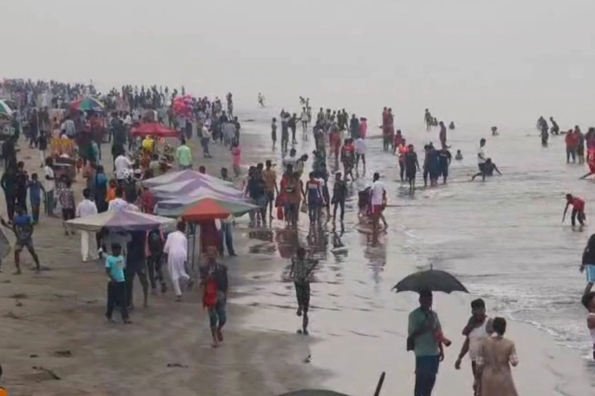 ঈদের প্রথমদিন কুয়াকাটায় পর্যটকদের ভীড়