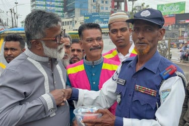 নারায়ণগঞ্জে ট্রাফিক পুলিশ ও রোগীদের জন্য বিশেষ আয়োজন