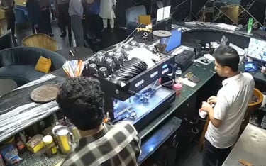 বনানীতে সিসা বারে পুলিশের অভিযান