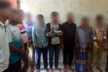 চোরাচালানের সাথে জড়িত ৯ জন আটক