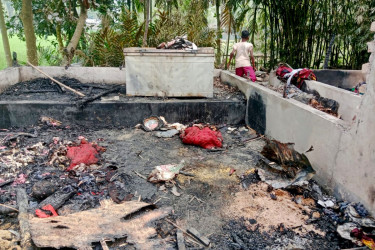 উলিপুরে ভয়াবহ অগ্নিকাণ্ডে বসতবা‌ড়ি পুড়ে ছাই, ব্যাপক ক্ষয়ক্ষতি