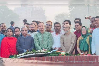 জাতীয় স্মৃতিসৌধে নবনিযুক্ত অ্যাটর্নি জেনারেলের শ্রদ্ধা