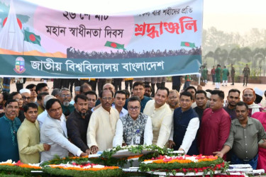 মহান স্বাধীনতা দিবসে জাতীয় স্মৃতিসৌধে জাতীয় বিশ্ববিদ্যালয় উপাচার্যের শ্রদ্ধা