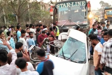 সড়কে নিভে গেল শিক্ষকের সুখের সংসার, পরিবারে মাতম