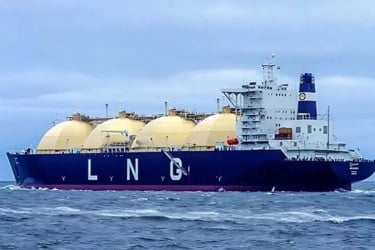 চট্টগ্রাম বন্দরে এলএনজি নিয়ে আসছে আরও ৩ জাহাজ