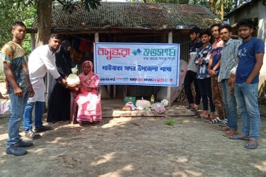 গাইবান্ধায় অসহায় রেখা বেগমের পাশে দাঁড়াল বসুন্ধরা শুভসংঘ