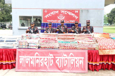 লালমনিরহাট সীমান্তে ২৫ লাখ টাকার ভারতীয় শাড়ি জব্দ