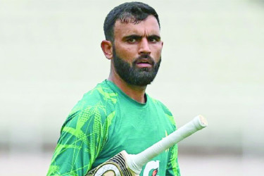 বল টেম্পারিংয়ের দায়ে নিষিদ্ধ হতে পারেন ফখর