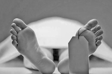 হোটেলের দরজা ভেঙে বের করা হলো ব্যবসায়ীর লাশ