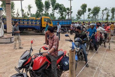 রংপুরে কাগজপত্র ছাড়া যানবাহনে জ্বালানি না দেওয়ার নির্দেশ