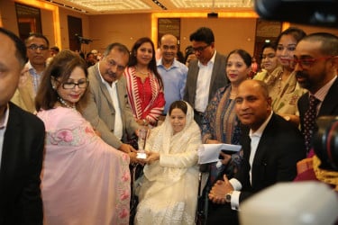 ওয়ার্ল্ড ওমেন্স সামিট ২০২৬-এ নারী উদ্যোক্তাদের সম্মাননা