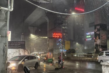ঢাকায় ঝড়ো হাওয়া-বজ্রসহ শিলাবৃষ্টি