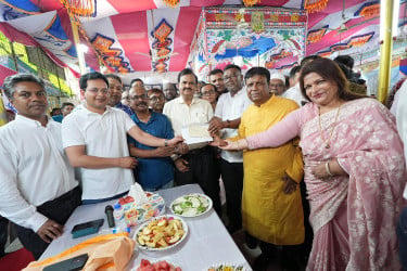 প্রধানমন্ত্রীর পক্ষ থেকে ঢাকা-১৭ আসনে ৪টি মন্দিরে আর্থিক সহায়তা