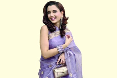 প্রশংসায় সাবিলা নূর