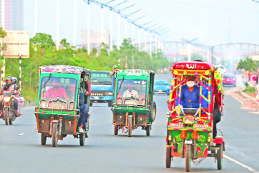 ৩০০ ফিট এক্সপ্রেসওয়ে এখন ডেথ ট্র্যাক