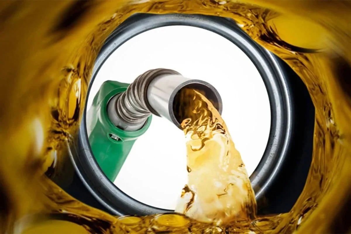 সারাদেশে অবৈধ মজুতকৃত ৩ লাখ ৭২ হাজার লিটার জ্বালানি তেল উদ্ধার