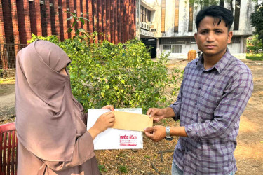 অর্থাভাবে ভর্তি হতে না পারা ঢাবি শিক্ষার্থীর পাশে ছাত্রদল নেতা