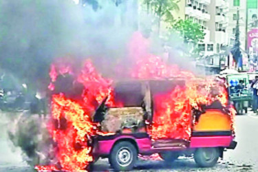 আনফিট অ্যাম্বুলেন্সে মৃত্যুঝুঁকি!