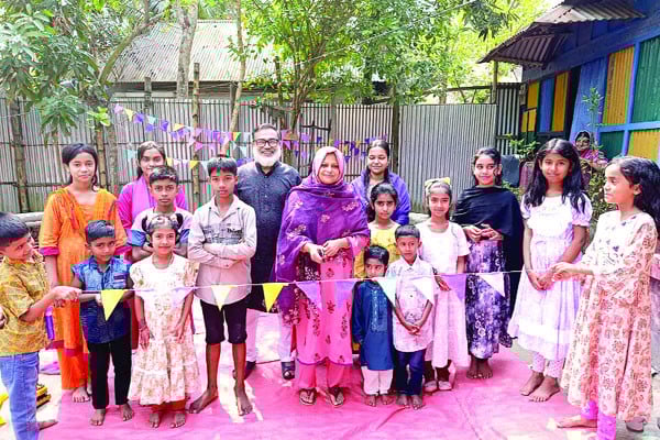 শিক্ষার্থীদের উদ্যোগে গ্রামজুড়ে উৎসবের রঙ