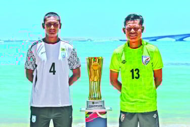 উজ্জীবিত বাংলাদেশের সামনে চেনা ভারত