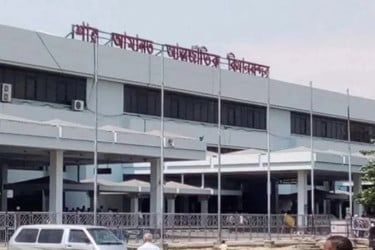 শাহ আমানতে যাত্রীর লাগেজে মিললো ৩১৫ কার্টন সিগারেট