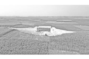 রাস্তা ছাড়াই ২ কোটির ব্রিজ!
