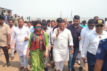 ঈদের আগেই বাড়ছে ফেরি, হাতিয়ার যোগাযোগ ব্যবস্থায় পরিবর্তনের আভাস