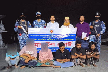চাঁদপুরে অভয়াশ্রমে জাটকা ধরায় ৬ জেলে আটক, ৩ জনের কারাদণ্ড