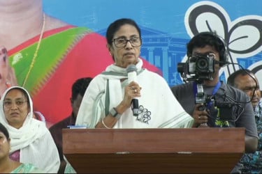 বিজেপি সবচেয়ে বড় অনুপ্রবেশকারী : মমতা