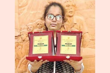দৃষ্টিজয়ী মানহার স্বপ্ন এখন নীতিমালার যাঁতাকলে, অনিশ্চিত বৃত্তি পরীক্ষা