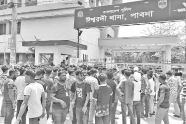 ছাত্রদল নেতা হত্যা, বিচার দাবিতে থানা ঘেরাও