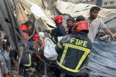 কেরানীগঞ্জে অগ্নিকাণ্ডে নিহতদের পরিবারপ্রতি ২ লাখ, আহতদের ১ লাখ টাকা করে সহায়তা