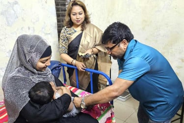 লৌহজংয়ে হাম-রুবেলার বিশেষ টিকাদান কর্মসূচির উদ্বোধন