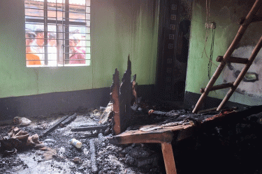 শ্রীপুরে অগ্নিকাণ্ডে পোশাকশ্রমিকদের ১৮ ঘর পুড়ে ছাই