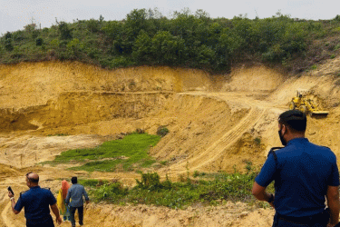 খাগড়াছড়িতে ‘পাহাড়খেকো’দের আগ্রাসন: ২ মাটি কাটার যন্ত্র জব্দ