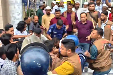 লক্ষ্মীপুরে পুলিশের সঙ্গে বৈষম্যবিরোধী ছাত্রদের হাতাহাতি, ওসিসহ আহত ১০