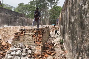 সোনারগাঁয়ে ৫ চুনা কারখানা গুড়িয়ে দিল প্রশাসন