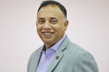 দূরের আগুন, ভিতরের শূন্যতা