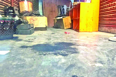 ঘরের মেঝে ঘামা নিয়ে আতঙ্ক