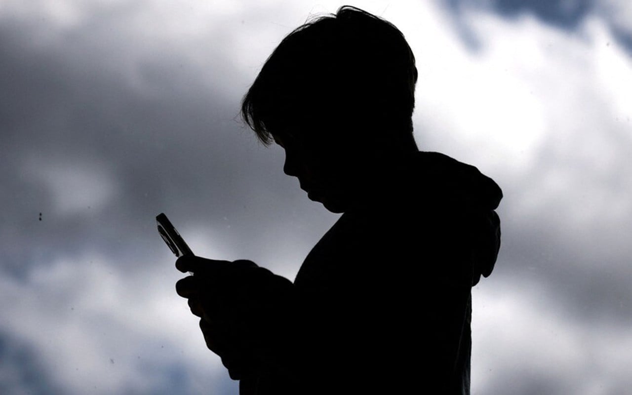 ১৬ বছরের কম বয়সীদের জন্য সোশ্যাল মিডিয়া নিষিদ্ধের কথা ভাবছে কানাডা