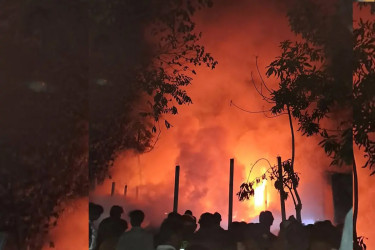কিশোরগঞ্জে তুলার গুদামে ভয়াবহ আগুন