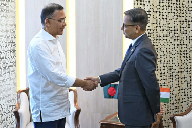প্রধানমন্ত্রীর সঙ্গে ভারতীয় হাইকমিশনারের সাক্ষাৎ