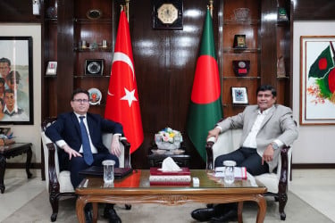 প্রধানমন্ত্রীর প্রতিরক্ষা উপদেষ্টার সঙ্গে তুরস্কের রাষ্ট্রদূতের সাক্ষাৎ