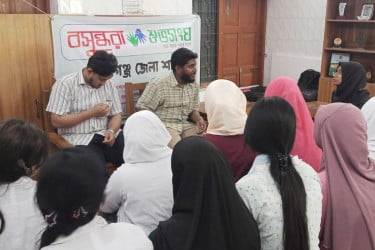 মুন্সীগঞ্জে ছোটগল্প নিয়ে বসুন্ধরা শুভসংঘের প্রাণবন্ত সাহিত্য আড্ডা
