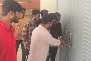 মাভাবিপ্রবির প্রক্টরের পদত্যাগের দাবিতে উপাচার্য কার্যালয়ে তালা