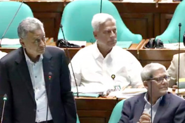 প্রথম ত্রৈমাসিক বাজেট বাস্তবায়ন প্রতিবেদন সংসদে উপস্থাপন