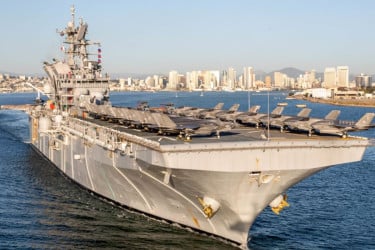 ইরানি হামলায় পিছু হটতে বাধ্য হলো মার্কিন উভচর যুদ্ধজাহাজ