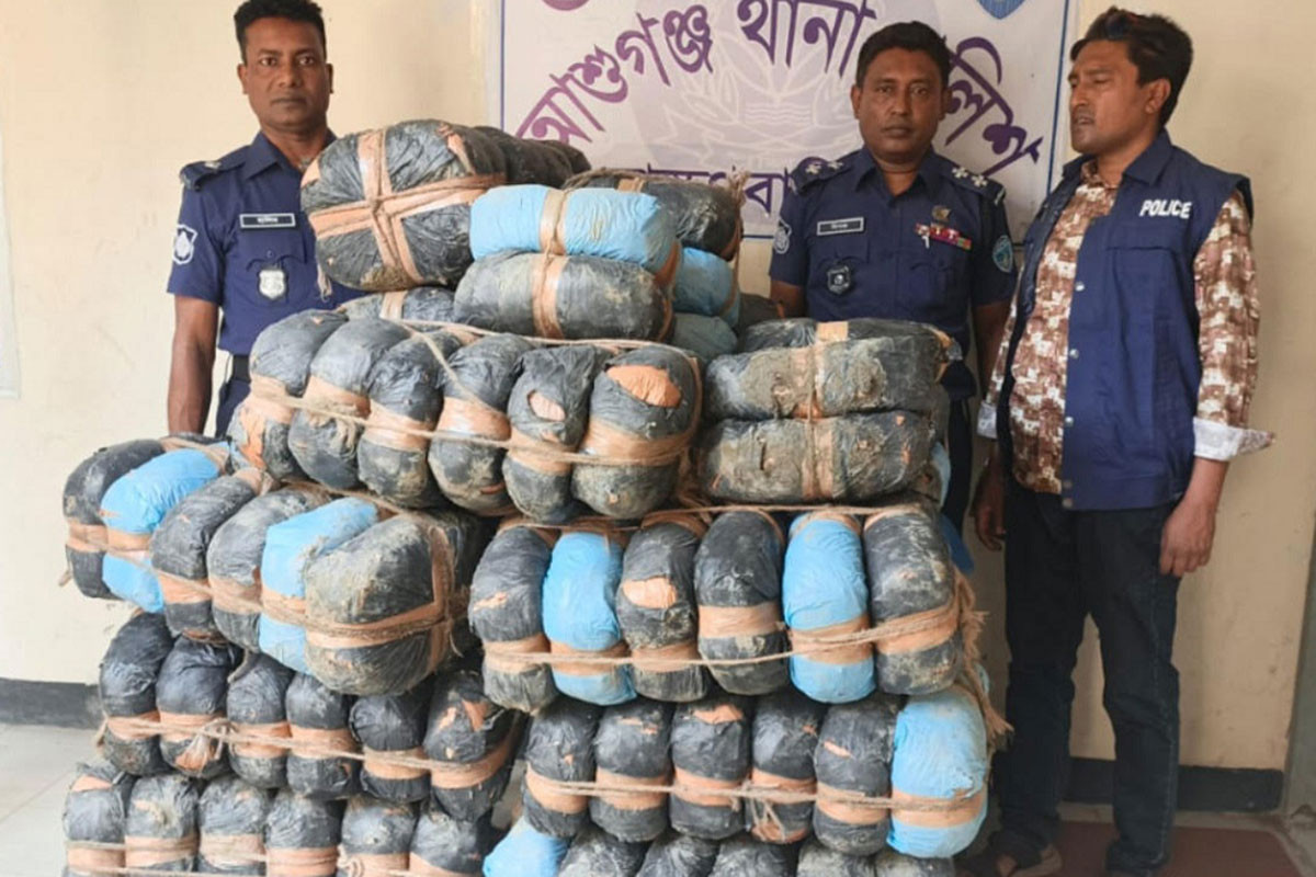 আশুগঞ্জে ১৯৫ কেজি গাঁজা উদ্ধার, প্রাইভেটকার জব্দ