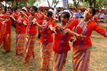 রাঙামাটিতে জমজমাট বৈসাবি মেলা